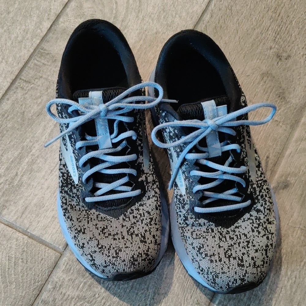 BROOKS Women's size 8 Athletic Shoes